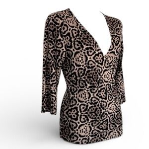 DOLCETTI print top, wrap front / V-neck, form fitting, 3/4 sleeve. S VTG EUC